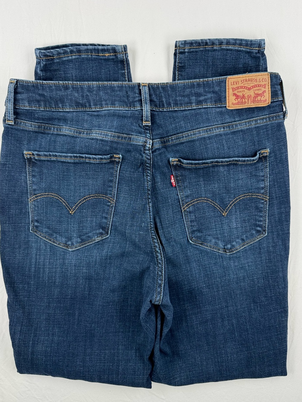 Levi's Women's 721 High Rise Skinny Jeans in Dark Blue Wash - Picture 3 of 8